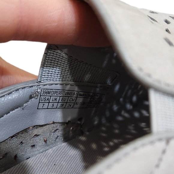 Vionic Kani Gray Suede Comfort Laser Cut Slip On Loafer Shoes Flat Size 7 - Picture 6 of 6